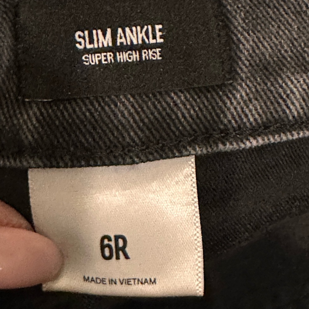 Express Super High Waisted Slim Ankle Jeans/ Faded Black 🖤 - Picture 4 of 5